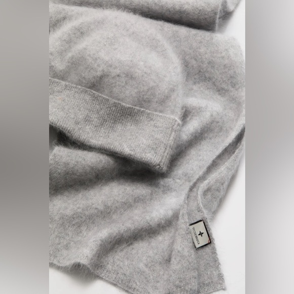 Tuckernuck Gray Cashmere Hat and Scarf Set - Picture 2 of 4